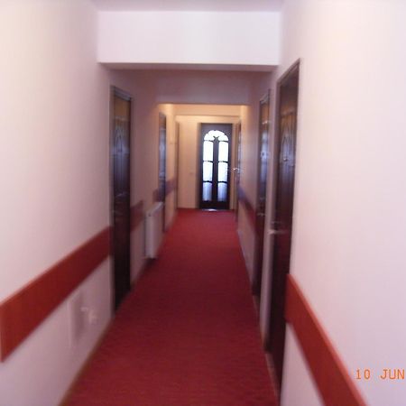 Hotel Basarab Bucarest Extérieur photo
