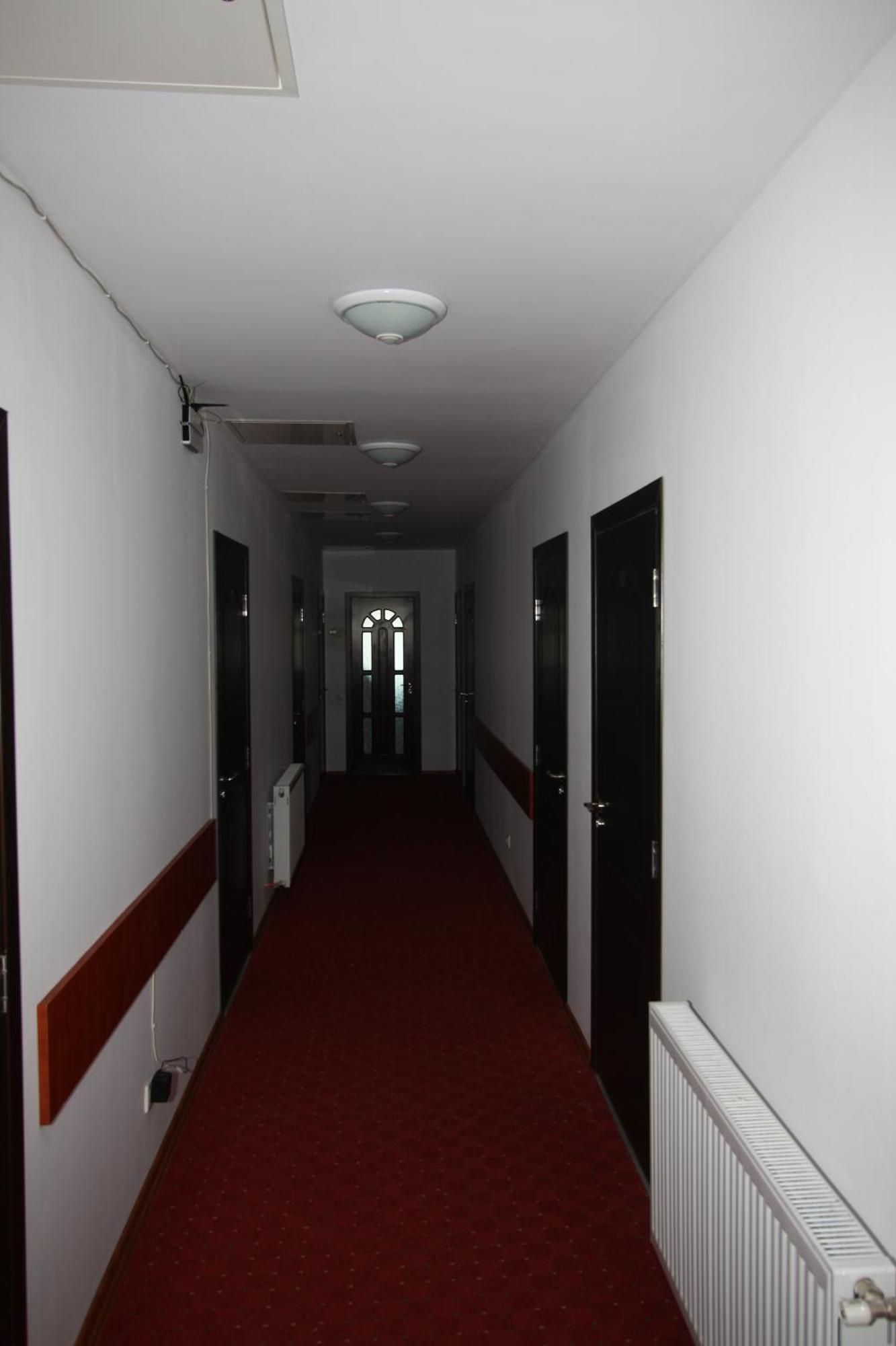 Hotel Basarab Bucarest Extérieur photo