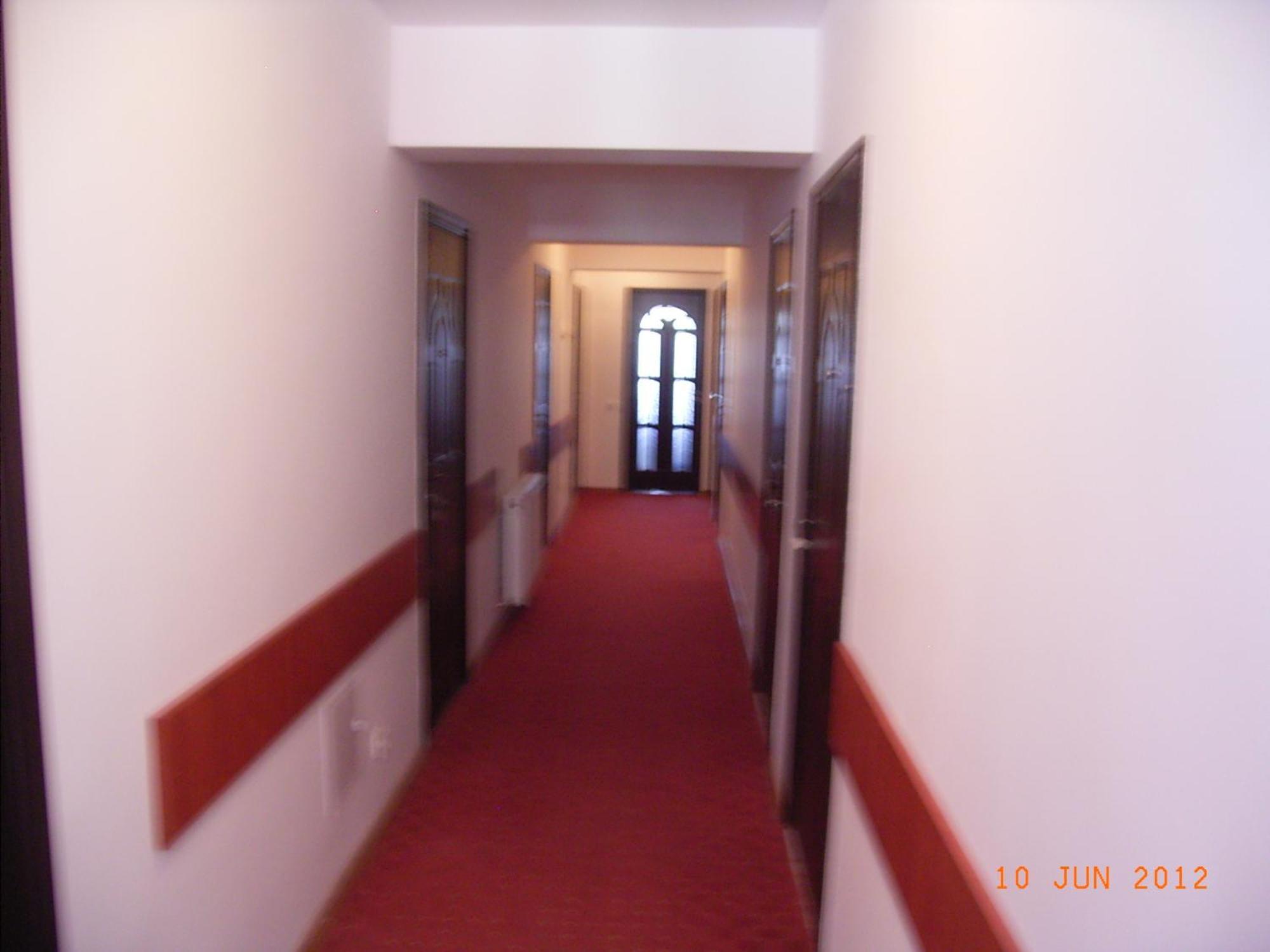 Hotel Basarab Bucarest Extérieur photo