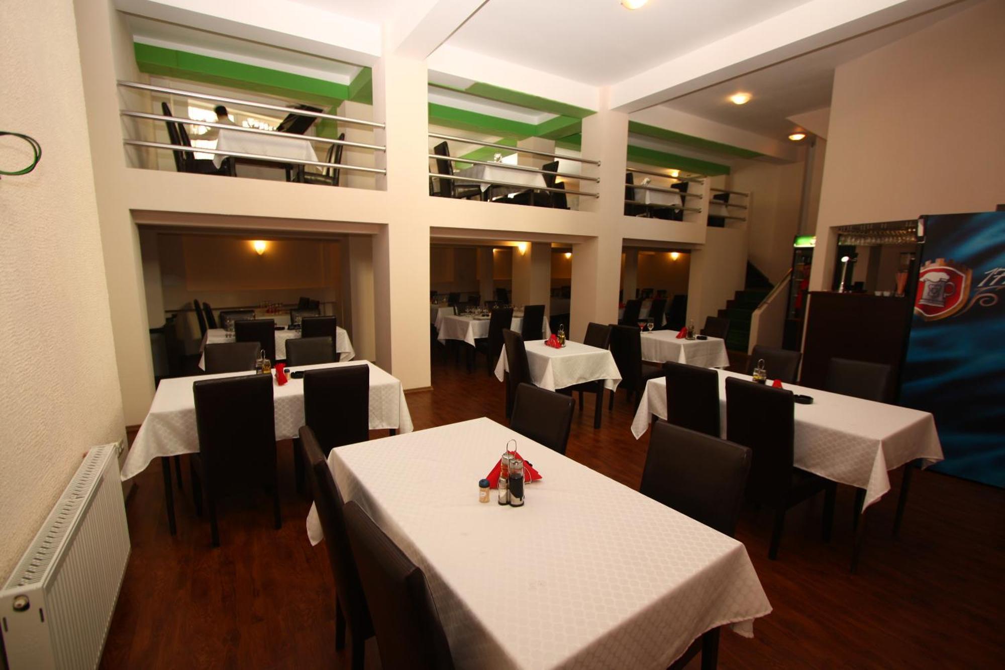 Hotel Basarab Bucarest Extérieur photo