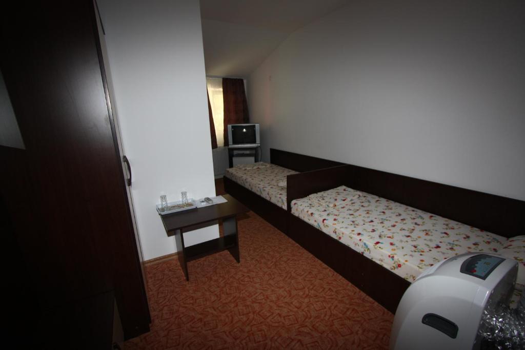 Hotel Basarab Bucarest Chambre photo